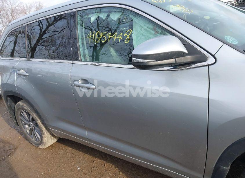 Photo 13 of 2018 Toyota Highlander XLE (VIN 5TDJZRFH6JS866800)