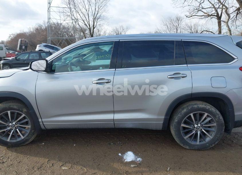 Photo 14 of 2018 Toyota Highlander XLE (VIN 5TDJZRFH6JS866800)