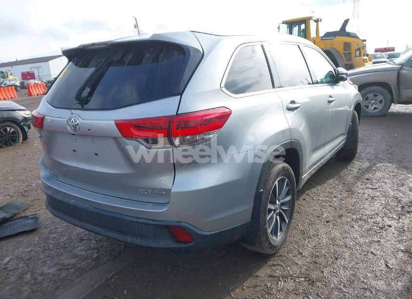 Photo 4 of 2018 Toyota Highlander XLE (VIN 5TDJZRFH6JS866800)