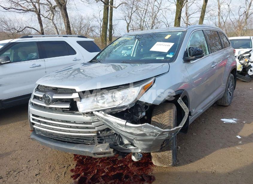 Photo 6 of 2018 Toyota Highlander XLE (VIN 5TDJZRFH6JS866800)