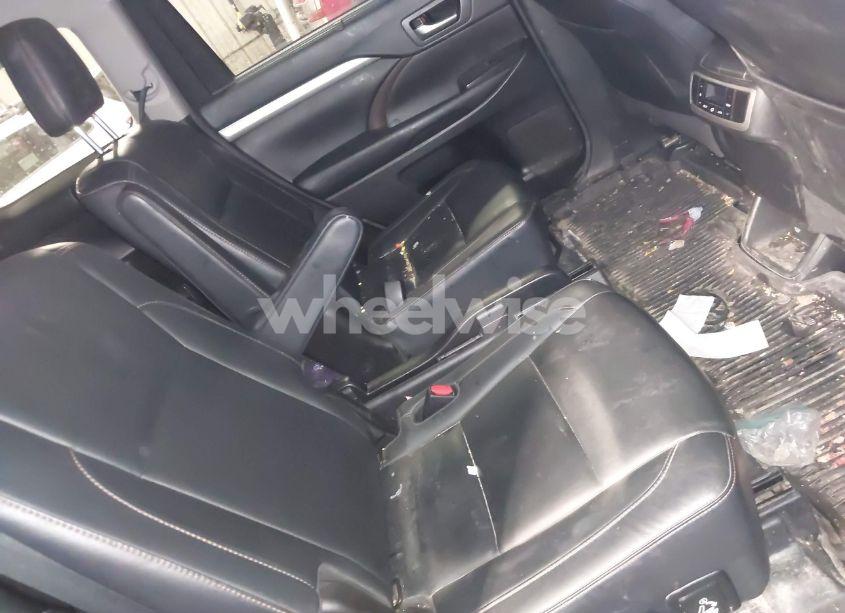 Photo 8 of 2018 Toyota Highlander XLE (VIN 5TDJZRFH6JS867817)