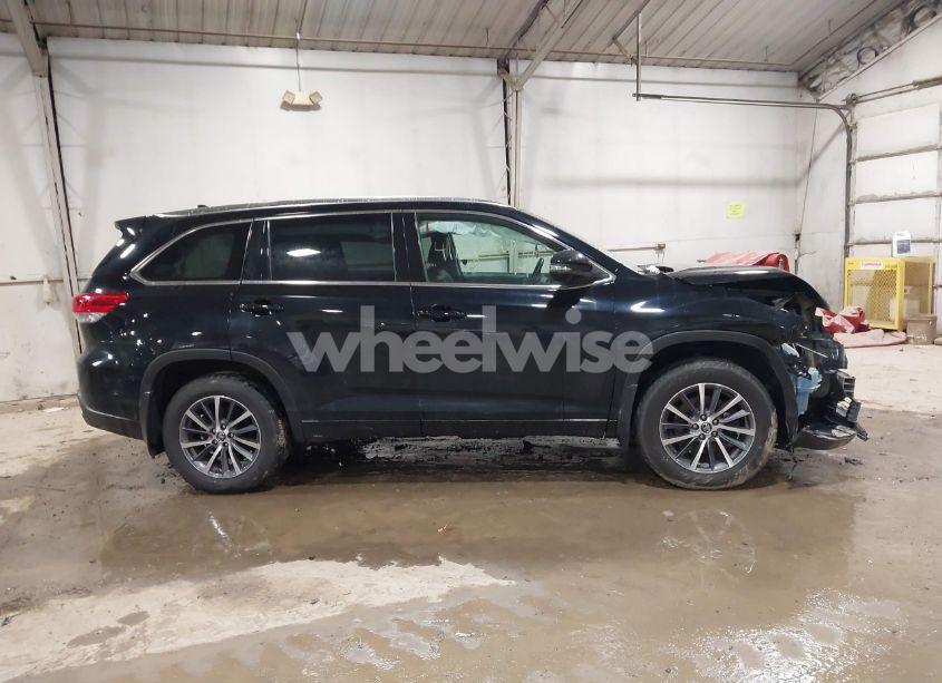 Photo 13 of 2018 Toyota Highlander XLE (VIN 5TDJZRFH6JS909161)