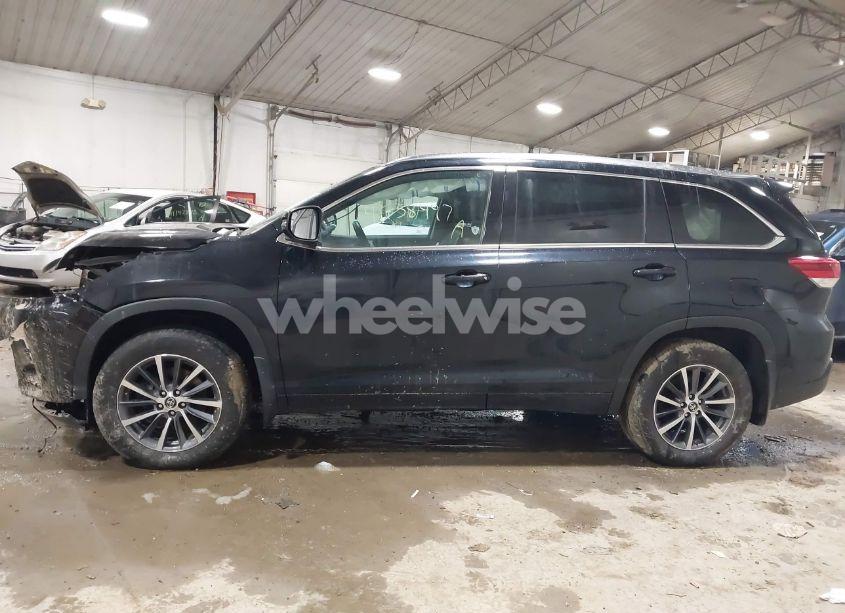 Photo 14 of 2018 Toyota Highlander XLE (VIN 5TDJZRFH6JS909161)
