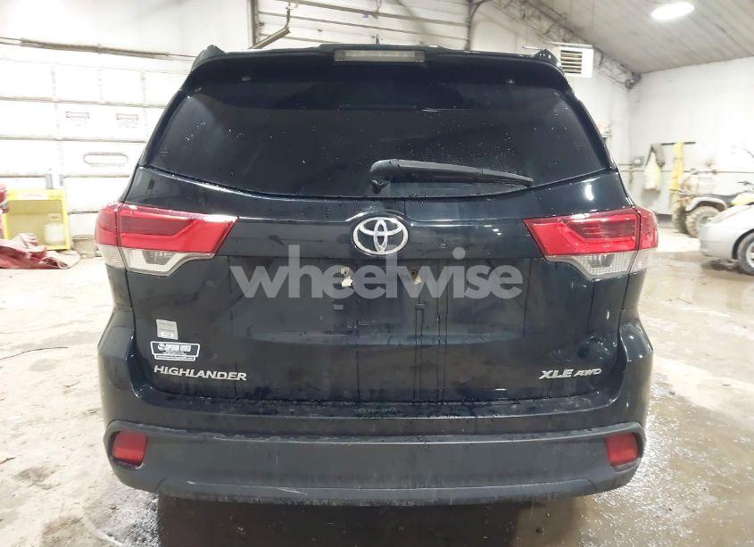 Photo 16 of 2018 Toyota Highlander XLE (VIN 5TDJZRFH6JS909161)