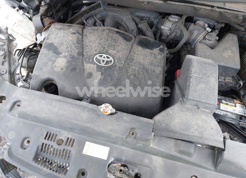 Photo 10 of 2019 Toyota Highlander XLE (VIN 5TDJZRFH6KS716980)