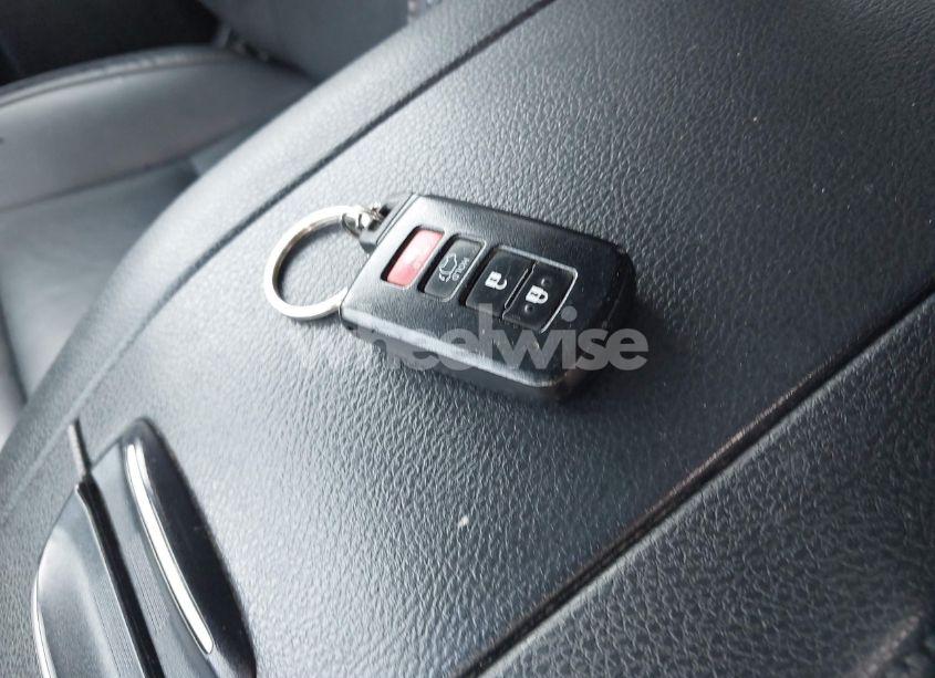 Photo 11 of 2019 Toyota Highlander XLE (VIN 5TDJZRFH6KS716980)