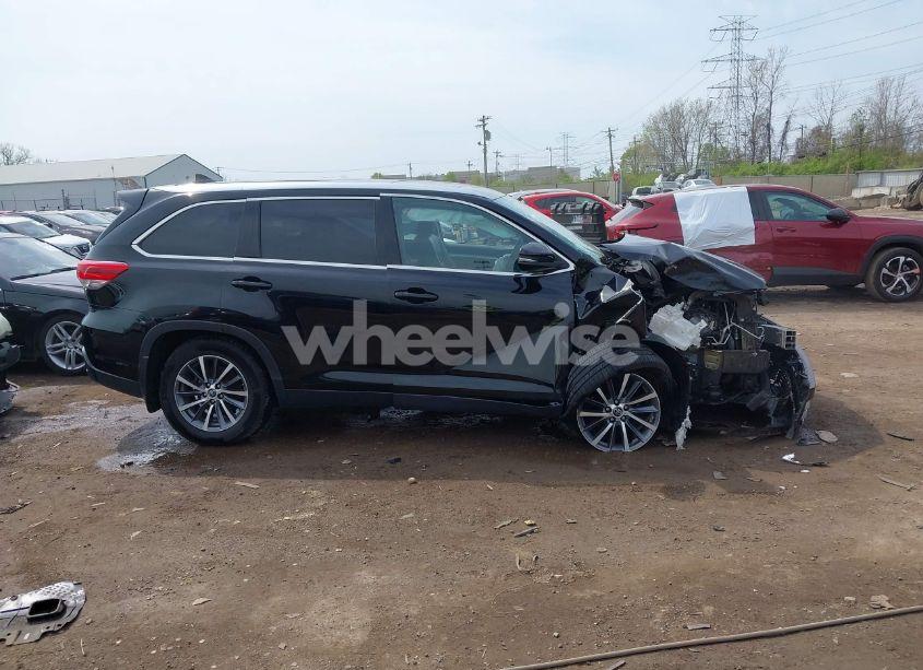 Photo 13 of 2019 Toyota Highlander XLE (VIN 5TDJZRFH6KS716980)
