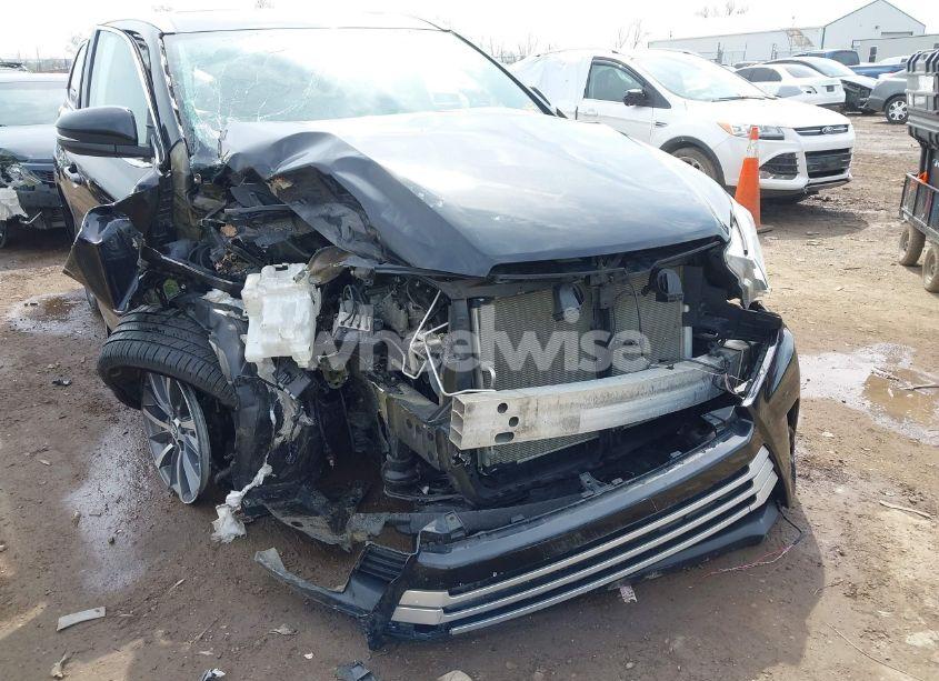 Photo 6 of 2019 Toyota Highlander XLE (VIN 5TDJZRFH6KS716980)