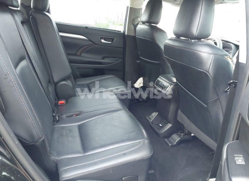 Photo 8 of 2019 Toyota Highlander XLE (VIN 5TDJZRFH6KS716980)