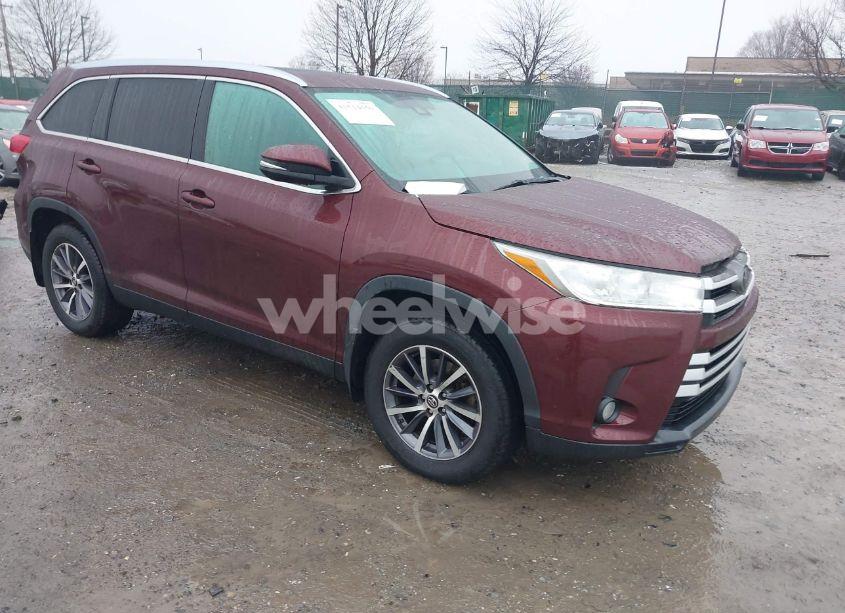 2019 Toyota Highlander XLE (VIN 5TDJZRFH6KS937740) main photo