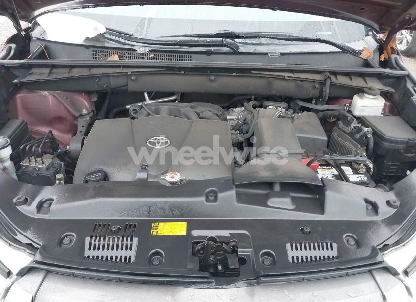 Photo 10 of 2019 Toyota Highlander XLE (VIN 5TDJZRFH6KS937740)