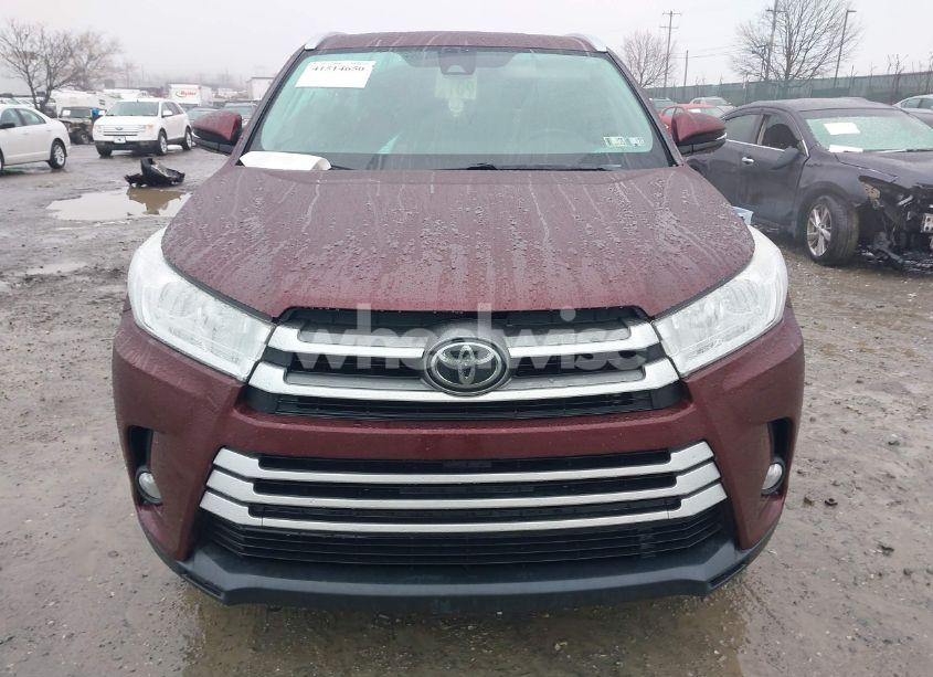 Photo 12 of 2019 Toyota Highlander XLE (VIN 5TDJZRFH6KS937740)