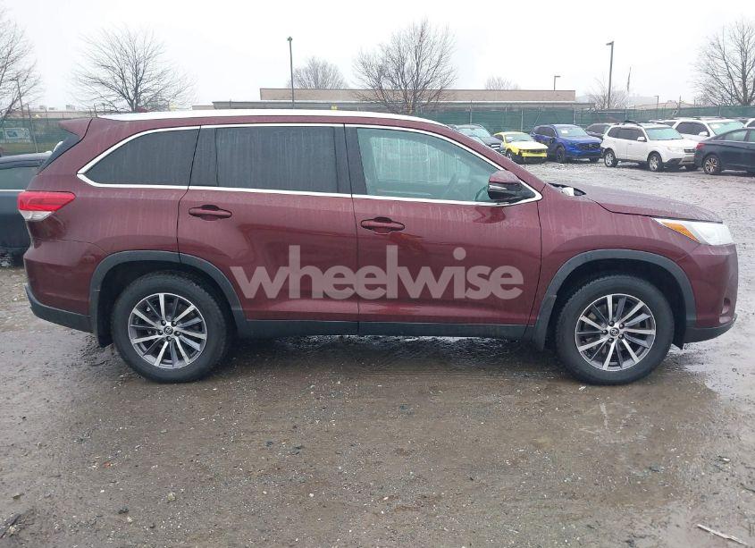 Photo 13 of 2019 Toyota Highlander XLE (VIN 5TDJZRFH6KS937740)