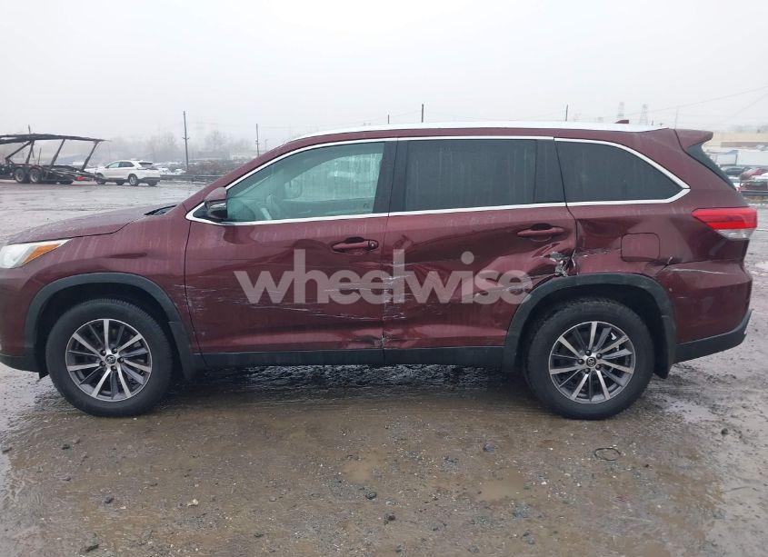 Photo 14 of 2019 Toyota Highlander XLE (VIN 5TDJZRFH6KS937740)