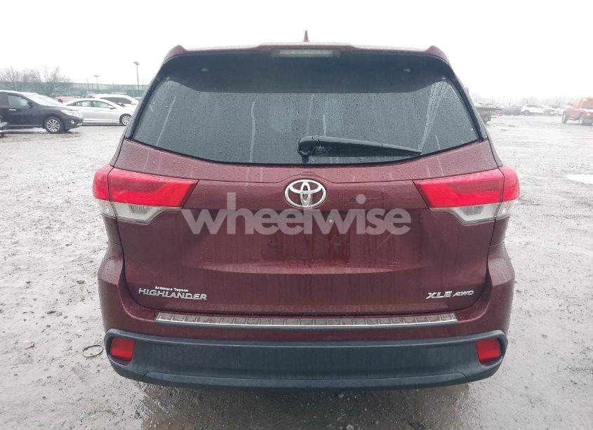 Photo 16 of 2019 Toyota Highlander XLE (VIN 5TDJZRFH6KS937740)