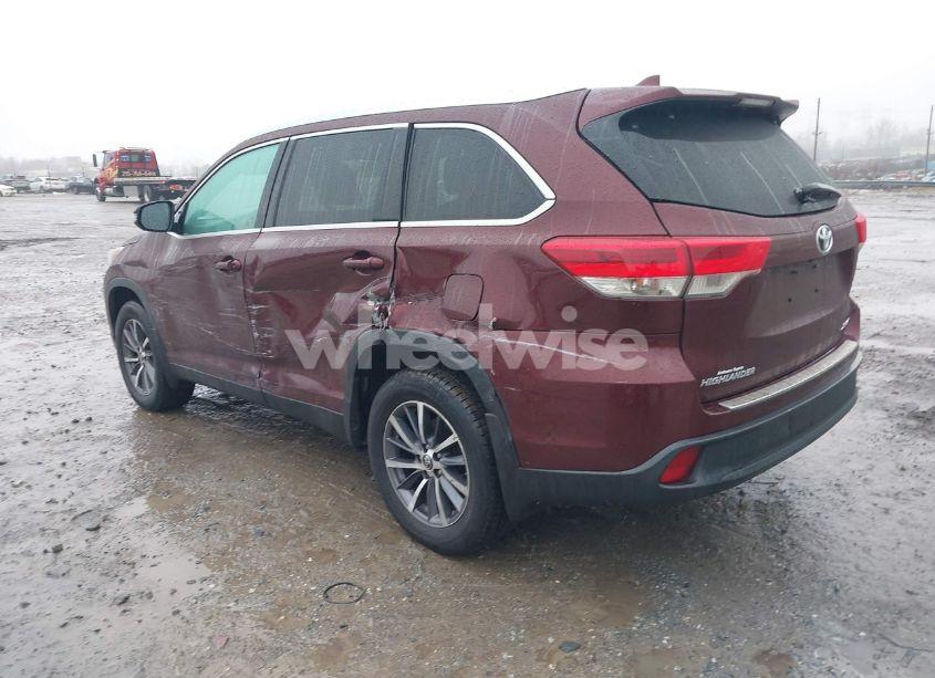 Photo 3 of 2019 Toyota Highlander XLE (VIN 5TDJZRFH6KS937740)