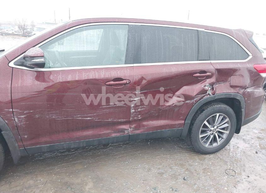 Photo 6 of 2019 Toyota Highlander XLE (VIN 5TDJZRFH6KS937740)