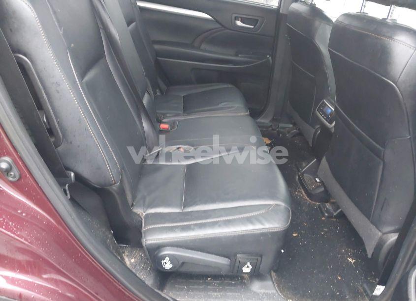 Photo 8 of 2019 Toyota Highlander XLE (VIN 5TDJZRFH6KS937740)