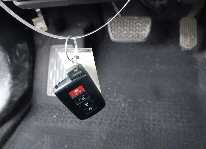 Photo 11 of 2019 Toyota Highlander XLE (VIN 5TDJZRFH6KS944588)