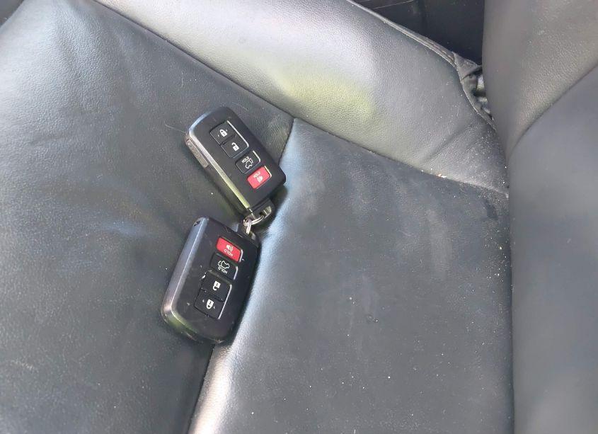 Photo 11 of 2017 Toyota Highlander XLE (VIN 5TDJZRFH7HS361665)