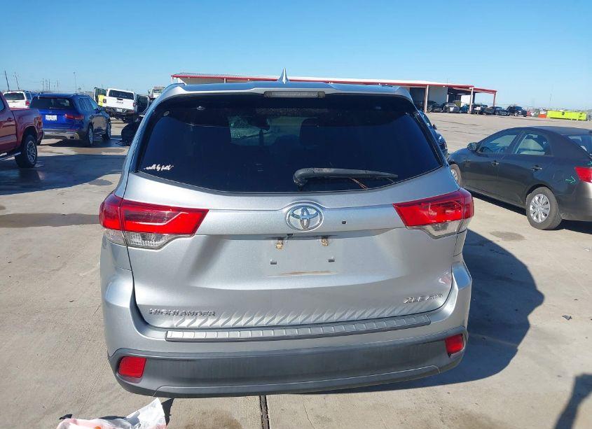 Photo 16 of 2017 Toyota Highlander XLE (VIN 5TDJZRFH7HS361665)