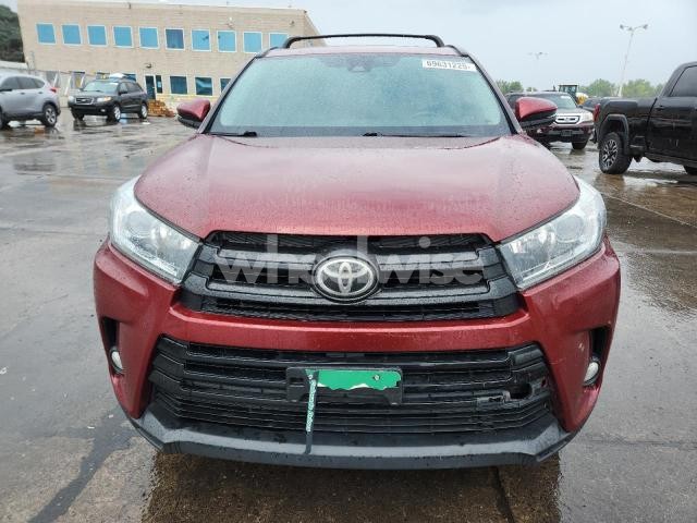 Photo 6 of 2017 TOYOTA HIGHLANDER SE N/A (VIN 5TDJZRFH7HS373301)