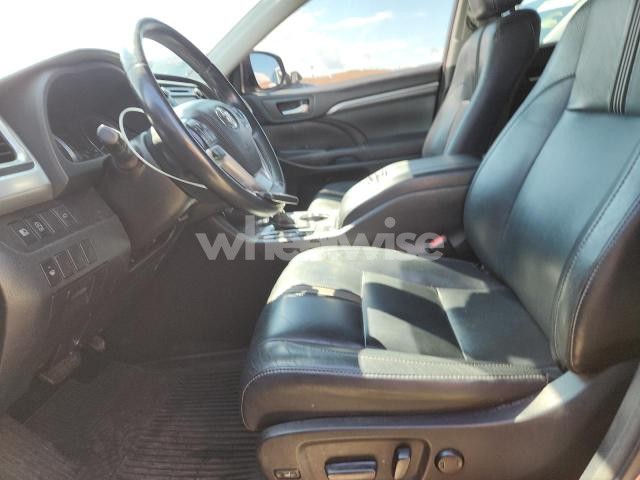 Photo 8 of 2017 TOYOTA HIGHLANDER SE N/A (VIN 5TDJZRFH7HS373301)