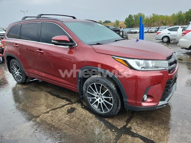Photo 9 of 2017 TOYOTA HIGHLANDER SE N/A (VIN 5TDJZRFH7HS373301)