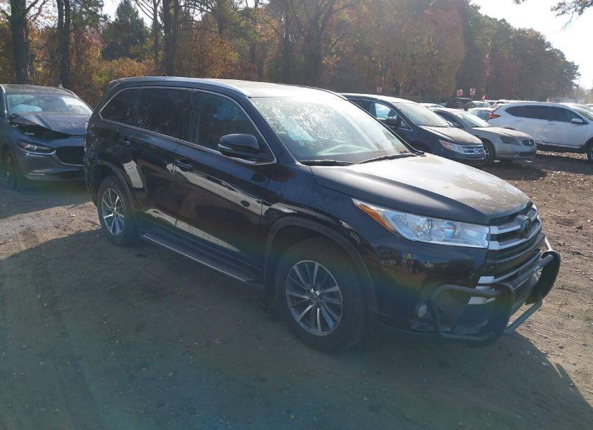 2017 Toyota Highlander XLE (VIN 5TDJZRFH7HS381043) main photo