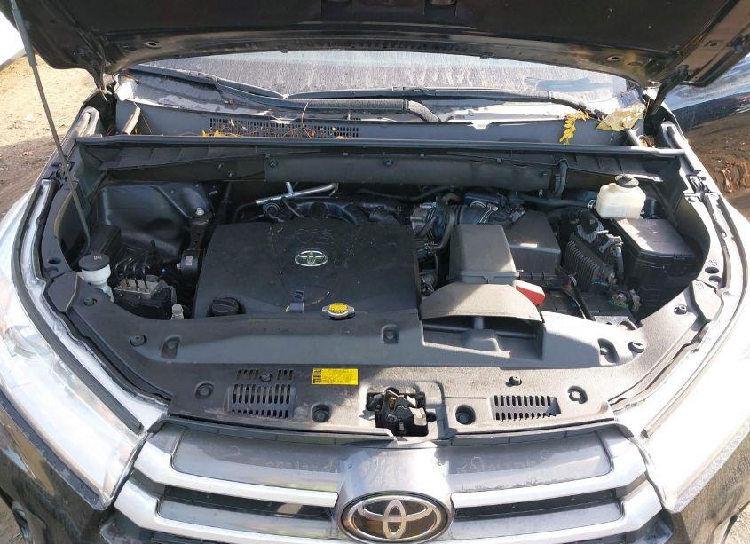 Photo 10 of 2017 Toyota Highlander XLE (VIN 5TDJZRFH7HS381043)
