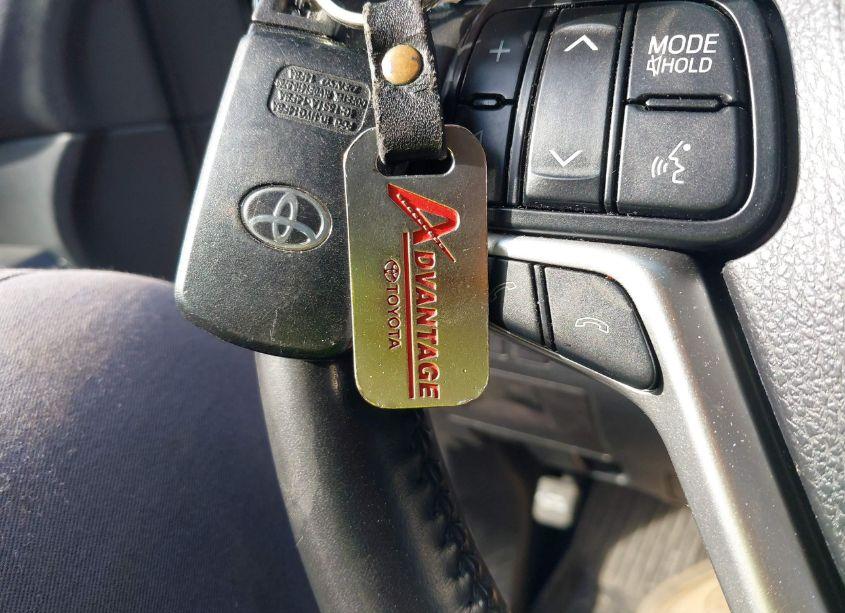 Photo 11 of 2017 Toyota Highlander XLE (VIN 5TDJZRFH7HS381043)