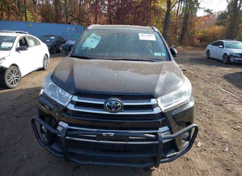 Photo 12 of 2017 Toyota Highlander XLE (VIN 5TDJZRFH7HS381043)