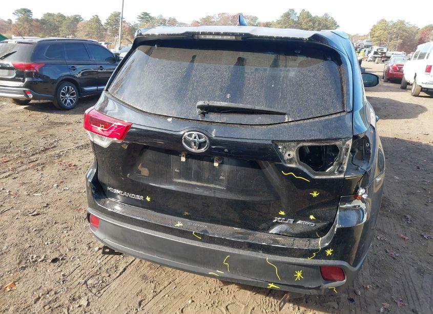 Photo 16 of 2017 Toyota Highlander XLE (VIN 5TDJZRFH7HS381043)