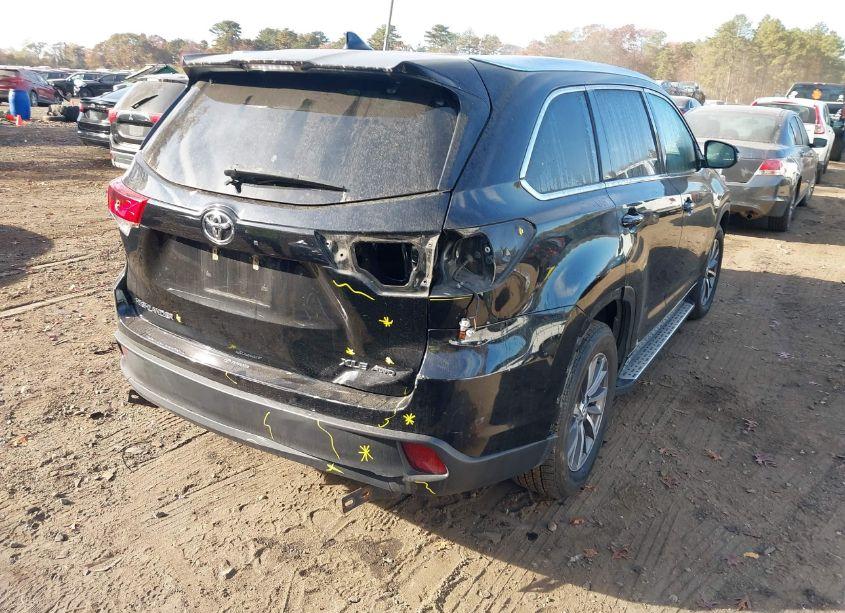 Photo 6 of 2017 Toyota Highlander XLE (VIN 5TDJZRFH7HS381043)