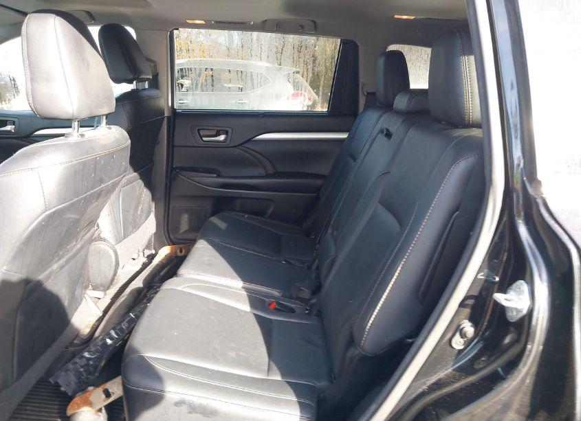 Photo 8 of 2017 Toyota Highlander XLE (VIN 5TDJZRFH7HS381043)