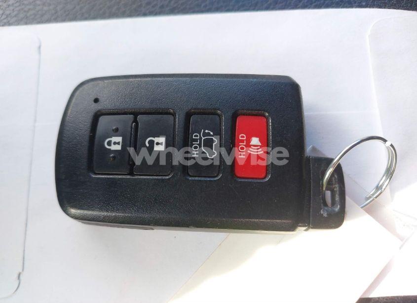 Photo 11 of 2017 Toyota Highlander XLE (VIN 5TDJZRFH7HS381110)