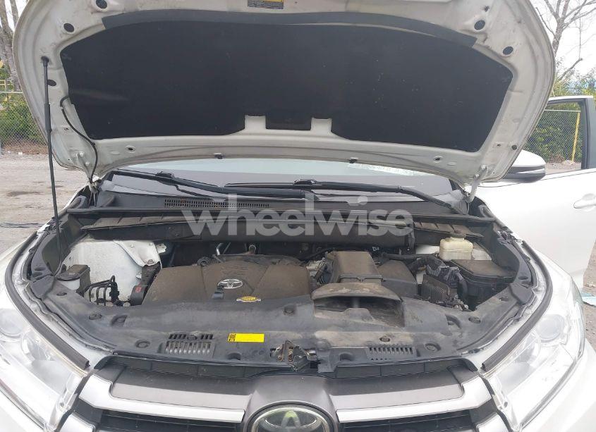 Photo 10 of 2017 Toyota Highlander XLE (VIN 5TDJZRFH7HS451253)