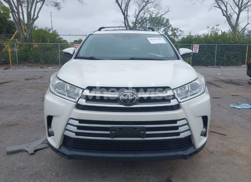 Photo 12 of 2017 Toyota Highlander XLE (VIN 5TDJZRFH7HS451253)