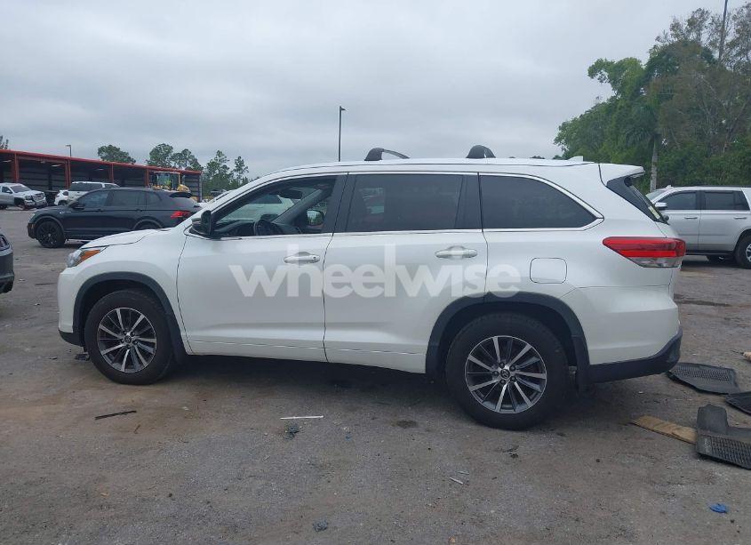 Photo 14 of 2017 Toyota Highlander XLE (VIN 5TDJZRFH7HS451253)