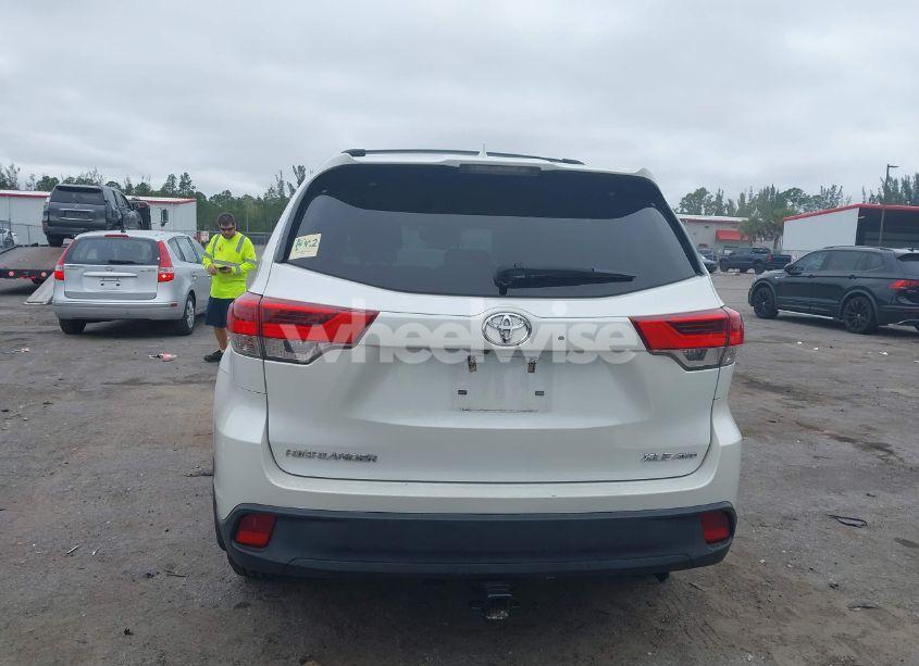 Photo 16 of 2017 Toyota Highlander XLE (VIN 5TDJZRFH7HS451253)
