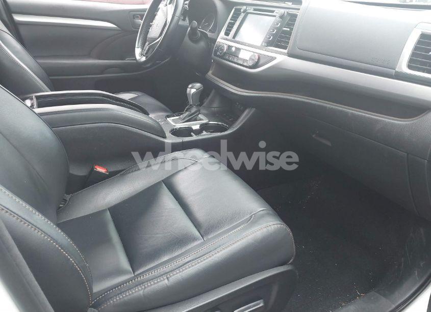 Photo 5 of 2017 Toyota Highlander XLE (VIN 5TDJZRFH7HS451253)