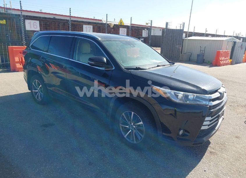 2017 Toyota Highlander XLE (VIN 5TDJZRFH7HS462950) main photo