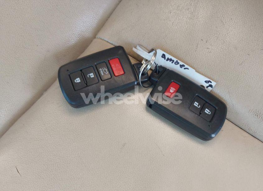 Photo 11 of 2017 Toyota Highlander XLE (VIN 5TDJZRFH7HS462950)