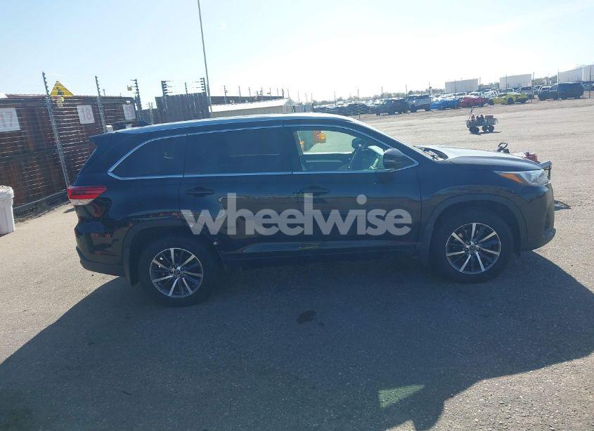 Photo 13 of 2017 Toyota Highlander XLE (VIN 5TDJZRFH7HS462950)