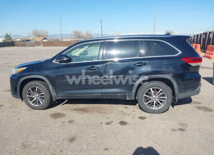 Photo 14 of 2017 Toyota Highlander XLE (VIN 5TDJZRFH7HS462950)