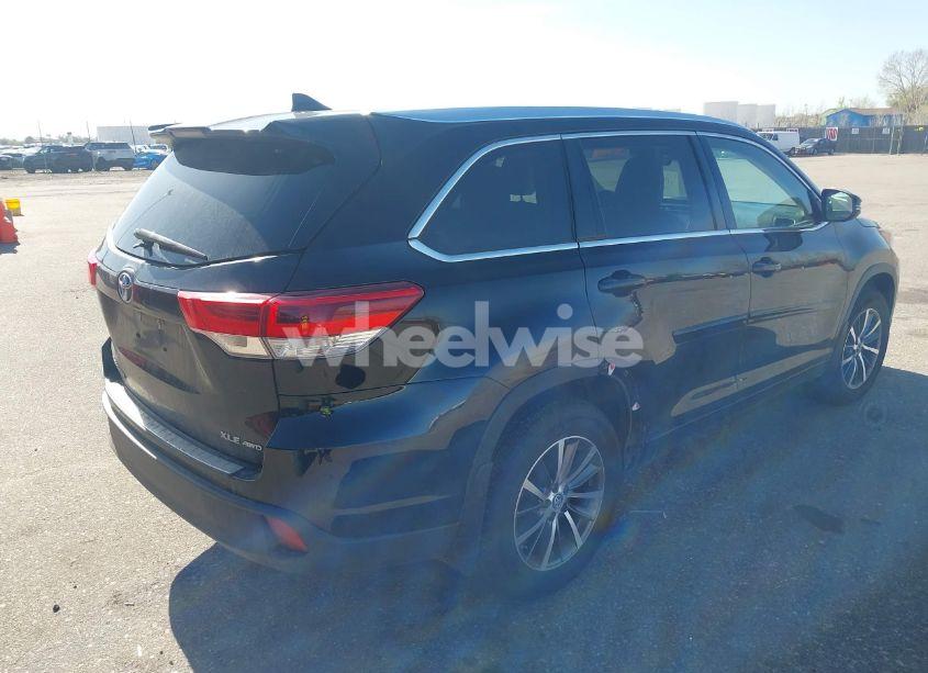 Photo 4 of 2017 Toyota Highlander XLE (VIN 5TDJZRFH7HS462950)