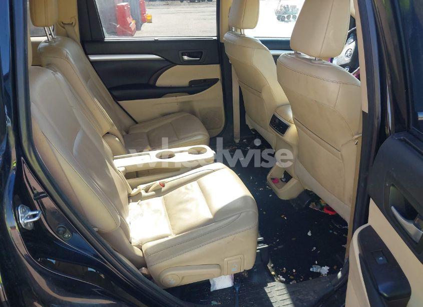 Photo 8 of 2017 Toyota Highlander XLE (VIN 5TDJZRFH7HS462950)