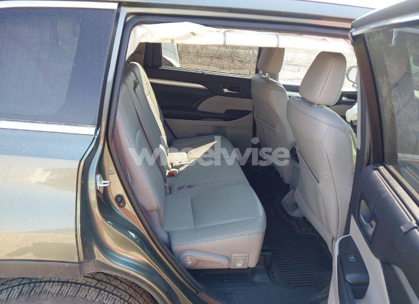 Photo 8 of 2017 Toyota Highlander XLE (VIN 5TDJZRFH7HS469915)