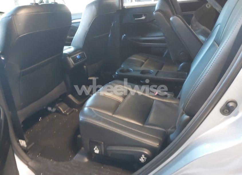 Photo 8 of 2018 Toyota Highlander SE (VIN 5TDJZRFH7JS550922)