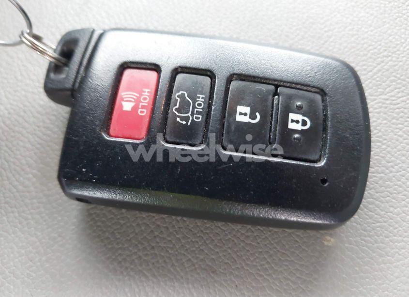 Photo 11 of 2019 Toyota Highlander XLE (VIN 5TDJZRFH7KS586319)